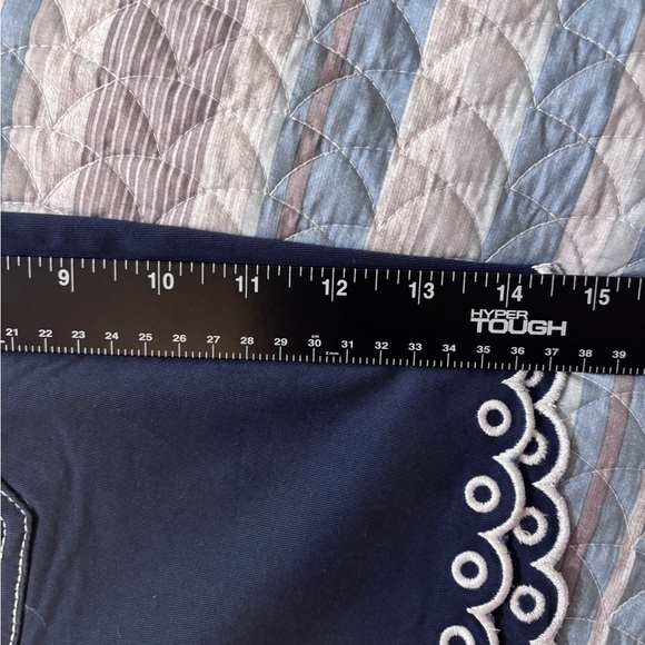 0120- NWT Bagatelle Navy Scallop Hem Embroidered Shorts 8 - Picture 8 of 13